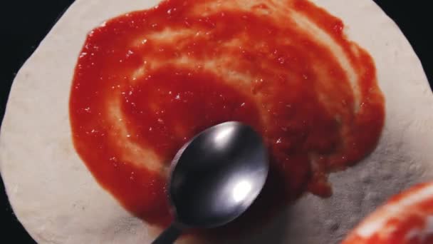 Primer Plano Cocina Pizza Cocina Restaurante Italiano Primer Plano Salsa — Vídeo de stock