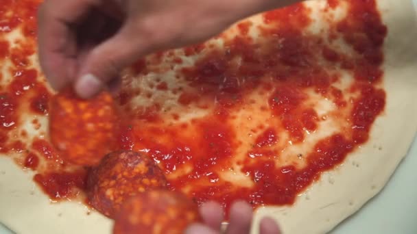 Chef Memasak Pizza Restoran Italia Proses Pembuatan Pizza Italia Seseorang — Stok Video