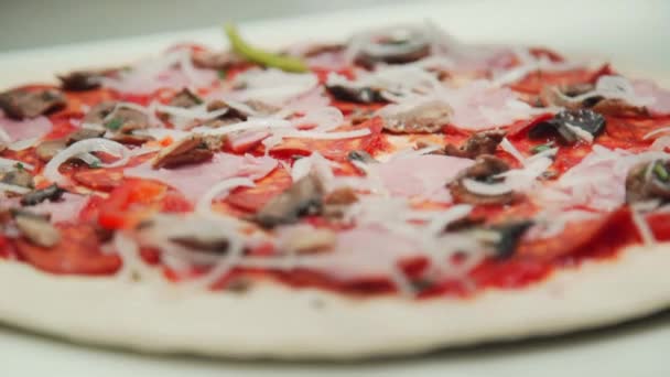 Chef Sta Cucinando Pizza Nel Ristorante Italiano Processo Produzione Della — Video Stock