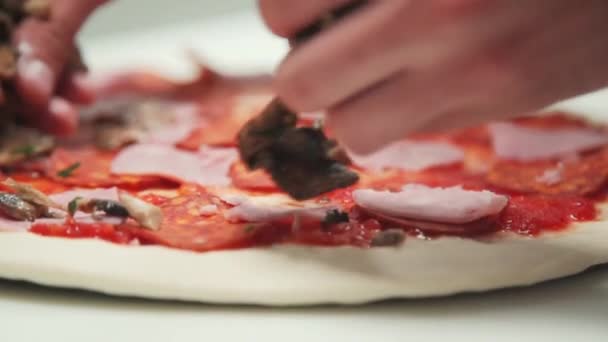 Chef Lagar Pizza Den Italienska Restaurangen Processen Att Göra Italiensk — Stockvideo