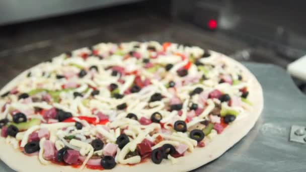 Chef Está Fazer Pizza Pizza Está Forno Pizza Carne Italiana — Vídeo de Stock