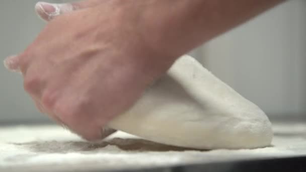 Chef Maakt Pizza Deeg Handen Deeg Pizzadeeg Bakken Chef Maakt — Stockvideo