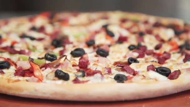 Pizza Mięsna Pizza Piekarniku Proces Robienia Włoskiej Pizzy Pizza Przygotowuje — Wideo stockowe