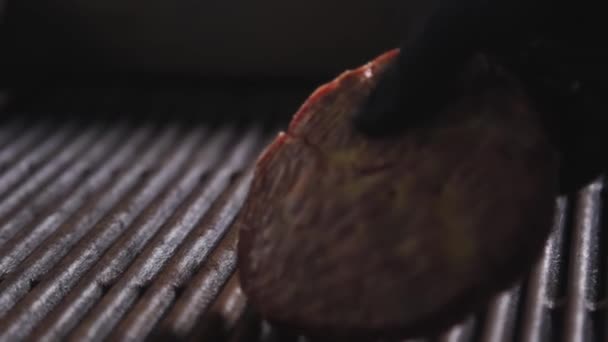 Burger Pirzolası Hamburger Için Pirzola Pişirme Işlemi Şef Restoranın Mutfağında — Stok video