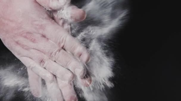 Tangan Tepung Koki Perlahan Lahan Bertepuk Tangan Dengan Tepung Tepung — Stok Video
