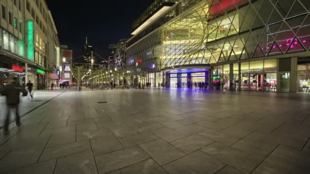 Pessoas Caminhando Laço Noite — Vídeo de Stock