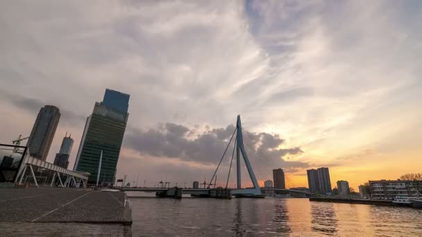 Zonsondergang Skyline Van Moderne Brug — Stockvideo