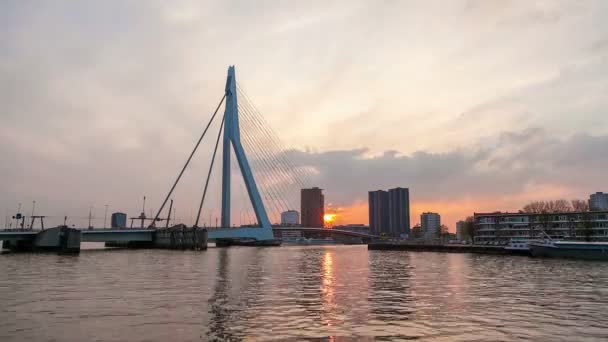 Pôr Sol Sobre Ponte Moderna Cidade Skyline — Vídeo de Stock