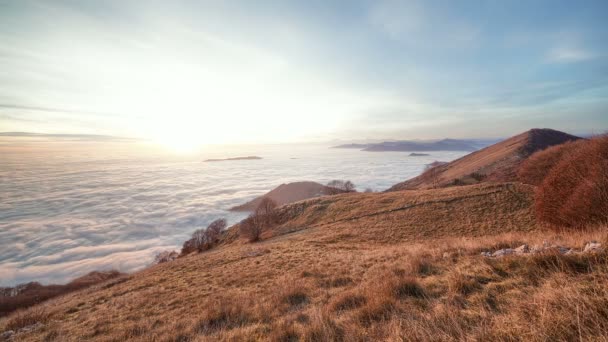 Puesta Sol Sobre Nubes Las Montañas — Vídeos de Stock