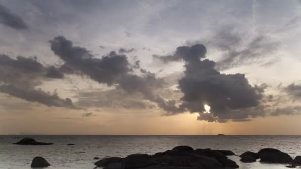 Pôr Sol Colorido Super Afiado Sobre Mar — Vídeo de Stock