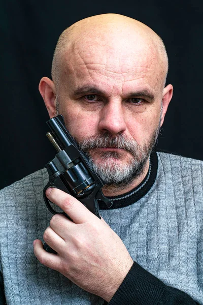 Bald Bearded Middle Aged Man Pistol His Hand Dark Background — Stock Photo, Image