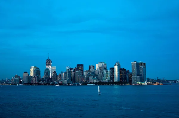 Kijk Naar Manhattan New York City Het Blauwe Uur — Stockfoto