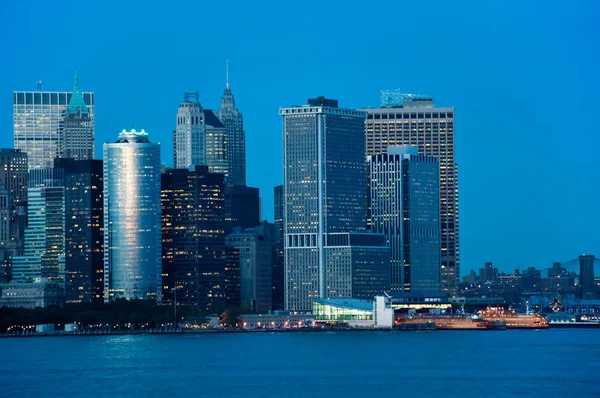 Kijk Naar Manhattan New York City Het Blauwe Uur — Stockfoto