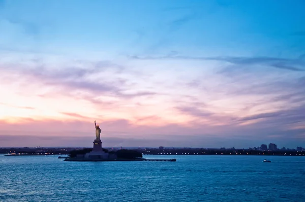 Lady Liberty Blauwe Uur Nieuwe Stad — Stockfoto
