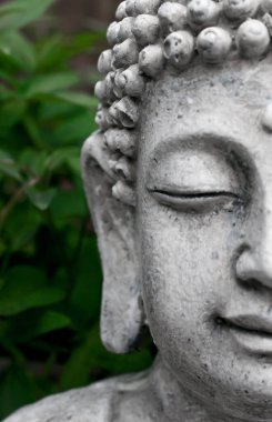 Yarım bir Buda figürü, dikey portresi ve kopya alanı