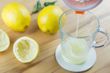 Taze sıcak limonlu çay yapma