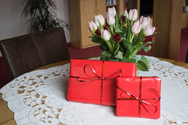 Two Red Wrapped Presents Bouquet Roses — Stock Photo, Image