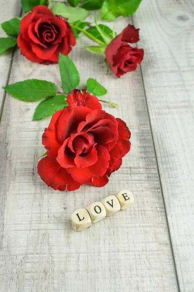 Three Red Rose Flowers Word Love Wooden Table Vertical Copy — Stock Photo, Image