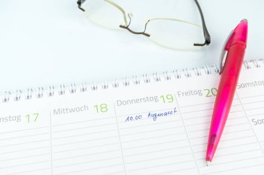 Almanya ile günlük kelime yanındaki göz doktoru ile randevu bir tükenmez kalem ve gözlük