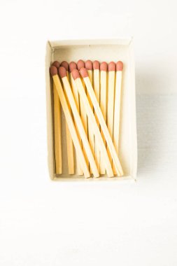 bir kutuda eşleşir