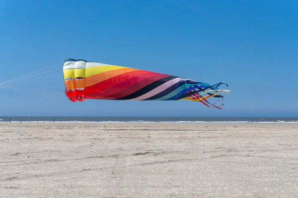 Полет Воздушного Змея Пляже — стоковое фото