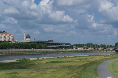 Dresden 'deki Elbe Nehri