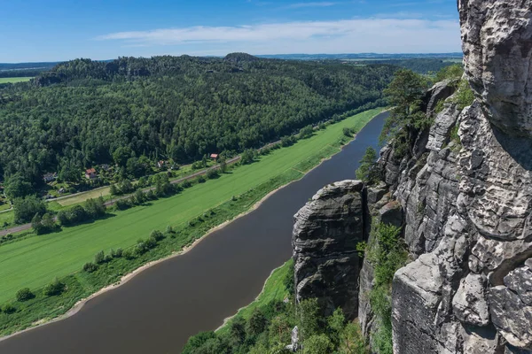 エルベ川 ドイツのエルベ砂岩山地の上からの眺め — ストック写真