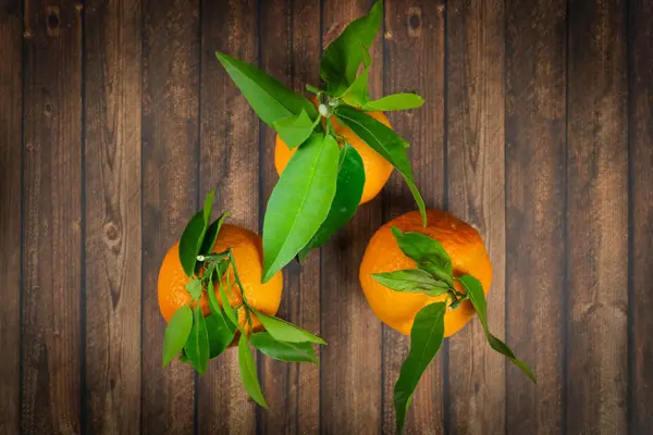 Mandarins Green Leaves Wood Background Top View — Stock Photo, Image