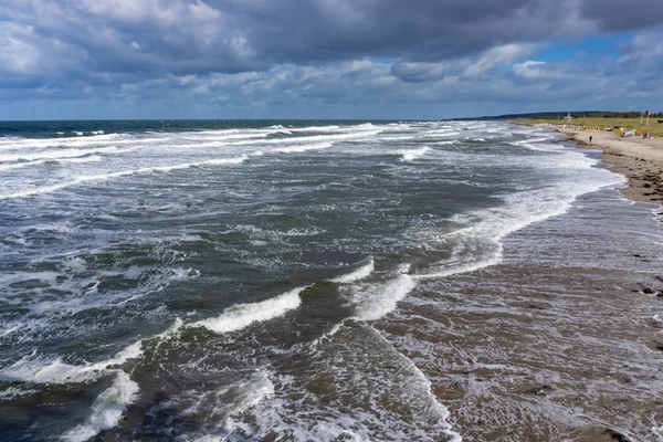 Хвилі Балтійського Моря Німеччині — стокове фото