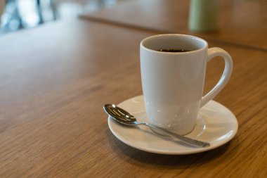 Bir fincan sıcak kahve.