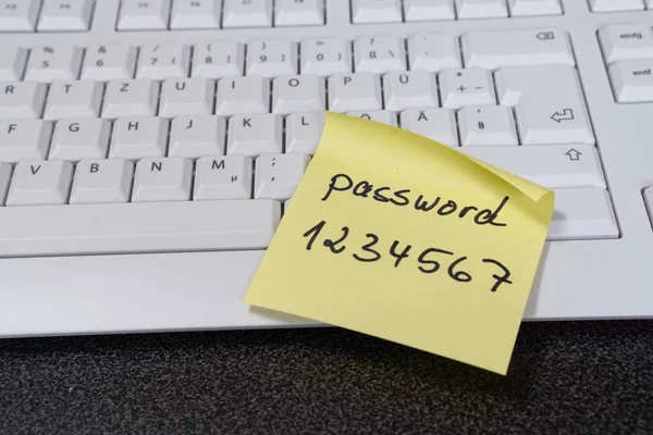 Bilgisayar klavyesindeki parola sözcüğü yle not