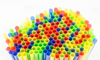 Renkli plastik pipetleri kapat