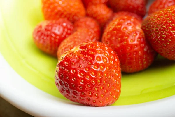 Fresas Recién Lavadas Lavadas Colador — Foto de Stock