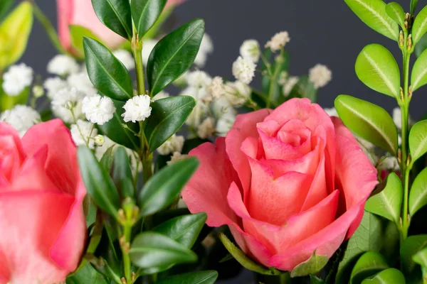 Mooie Roze Roos Bloem Boeket Met Zwarte Achtergrond — Stockfoto