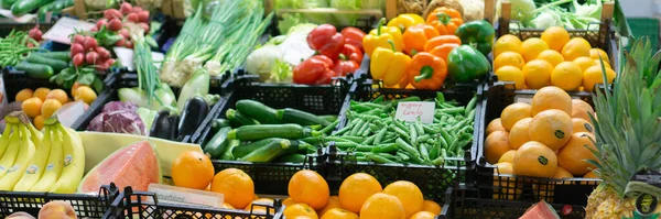 Muitos Vegetais Diferentes Mercado Semanal — Fotografia de Stock