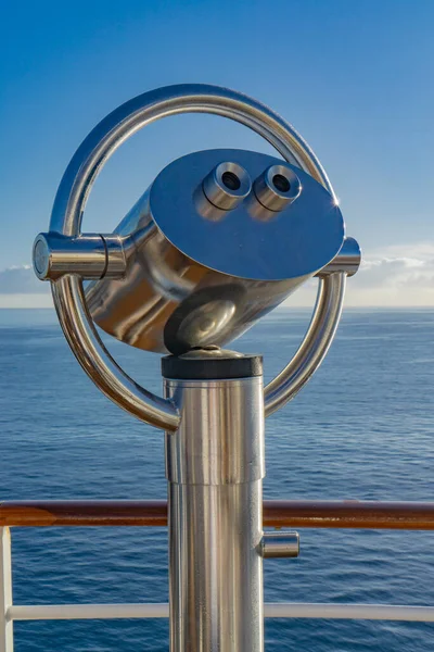 Binóculos Navio Cruzeiro Com Vista Para Mar — Fotografia de Stock