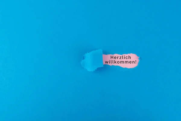 Zerrissenes Papier Mit Den Deutschen Wörtern Für Sie Sind Willkommen — Stockfoto
