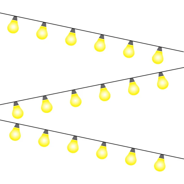 白い背景で隔離の電球を点灯します。輝く黄金のクリスマスは花輪の文字列です。ベクトル新年パーティー ライト装飾. — ストックベクタ