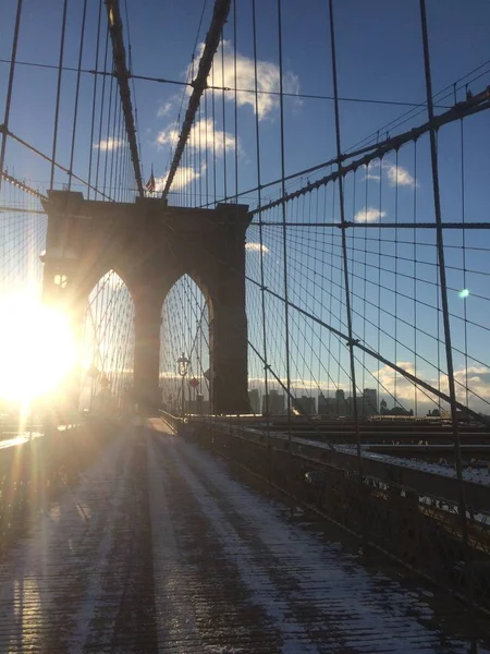 Una vista del puente de Brooklyn en enero de invierno Nueva York . —  Fotos de Stock