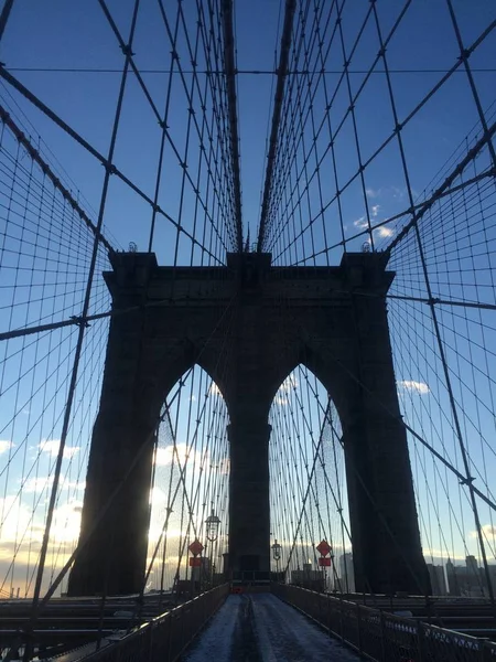 冬季布鲁克林大桥的景色 1 月 纽约市. — 图库照片