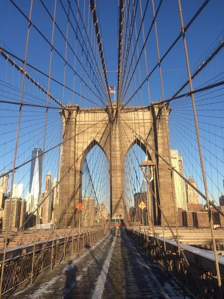 Vue sur le pont de Brooklyn en hiver janvier New York . — Photo