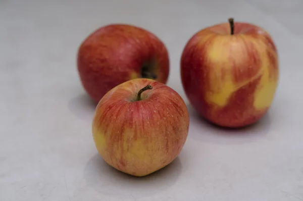 Färsk Frukt Skörd Äpplen Röda Gula Och Gröna — Stockfoto
