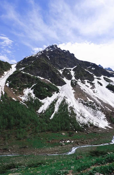 Camina Por Parque Nacional Picos Nevados Montaña Hierba Verde Alrededor — Foto de Stock