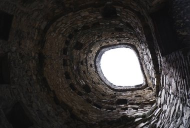 Alışılmadık eski bir kale. Georgia 'nın cazibesi. Ananuri Kalesi