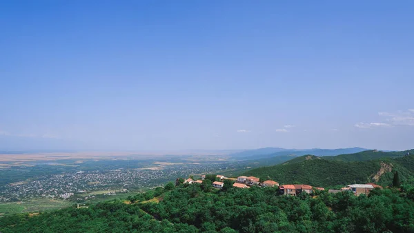 从Kakheti地区Signagi市俯瞰Alazani山谷的美丽全景 — 图库照片