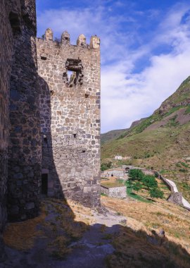Gürcistan 'ın güneyindeki Khertvisi kalesi. Eski bir mimari bina. Güzel bina. Georgia 'nın popüler manzarası. Khertvisi Kalesi.