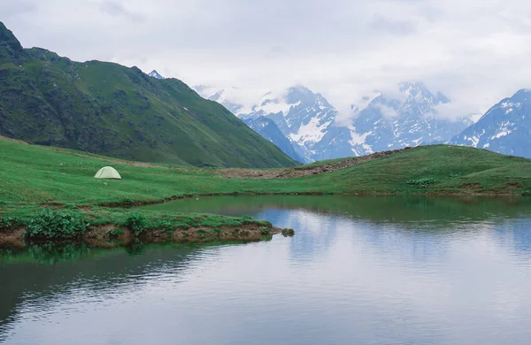 Tienda Orilla Del Lago Koruldi Lagos Montaña Koruldi Montañas Caucásicas — Foto de Stock