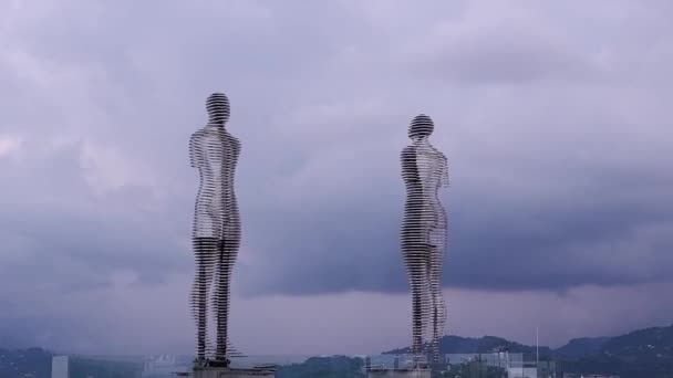 Été 2019 Statue Des Amoureux Ali Nino Sur Remblai Ville — Video