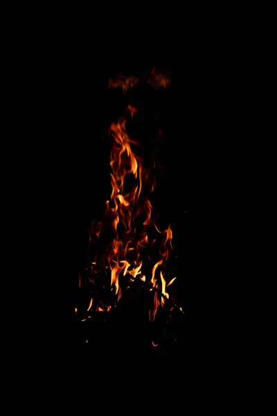 Siyah Arka Planda Parlak Bir Ateş Işığı Uzun Süre Maruz — Stok fotoğraf