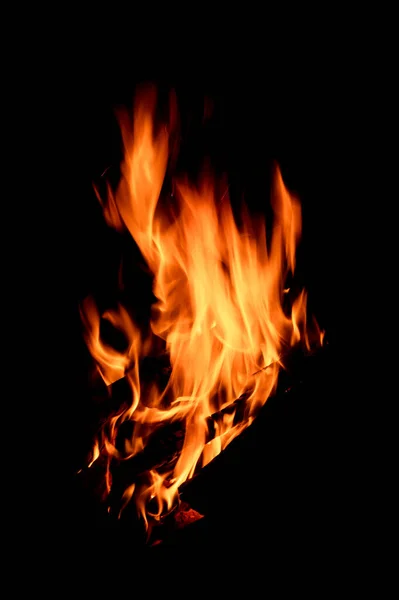 Яркий Камин Черном Фоне Огонь Длительном Воздействии Искры Пламя — стоковое фото